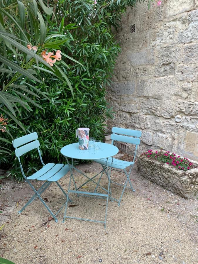 Gite De La Tour Des Abbes Fontvieille Ngoại thất bức ảnh