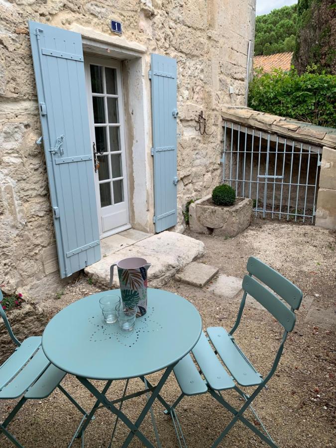 Gite De La Tour Des Abbes Fontvieille Ngoại thất bức ảnh